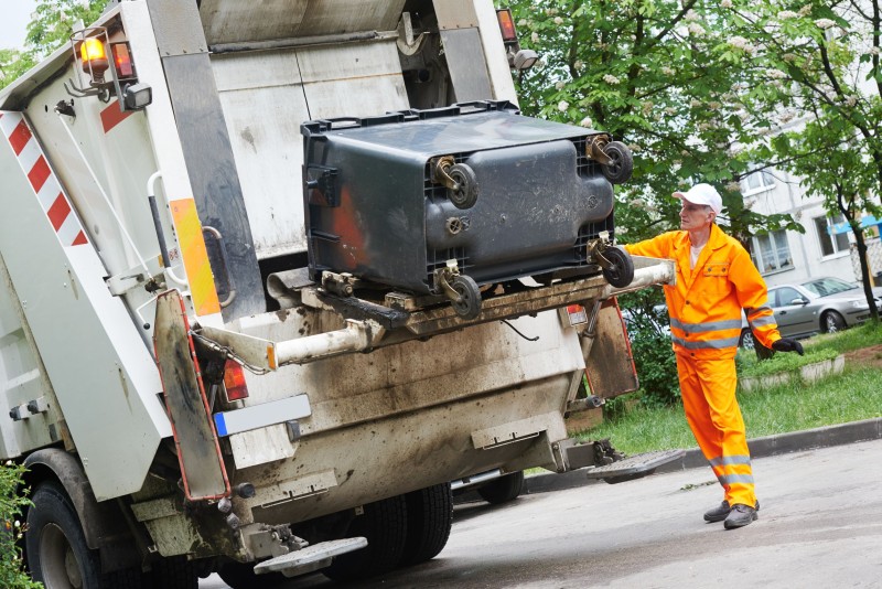 Simplify Cleanup with Roll Off Dumpsters Rental in Waterloo, IA