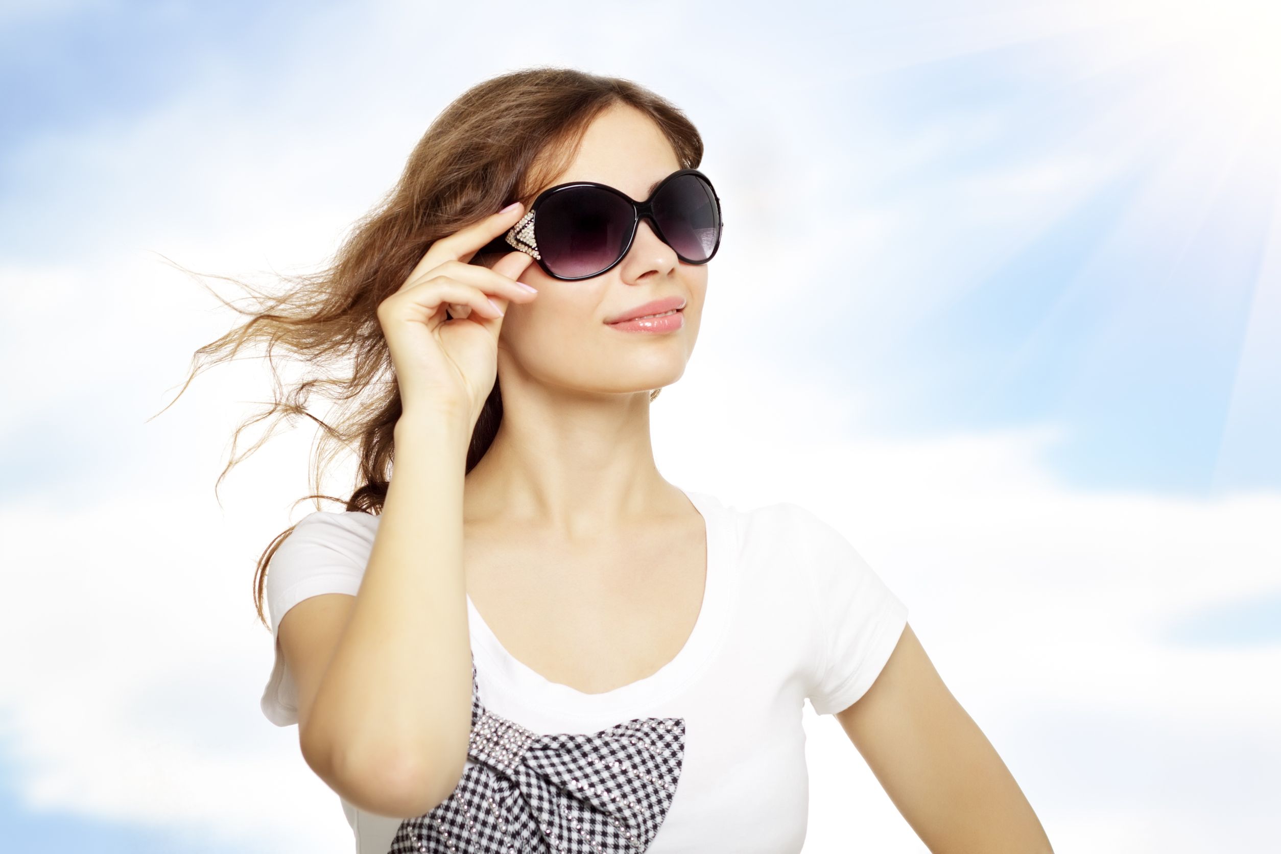 Top 5 Benefits of Investing in Designer Sunglasses at Wholesale Prices